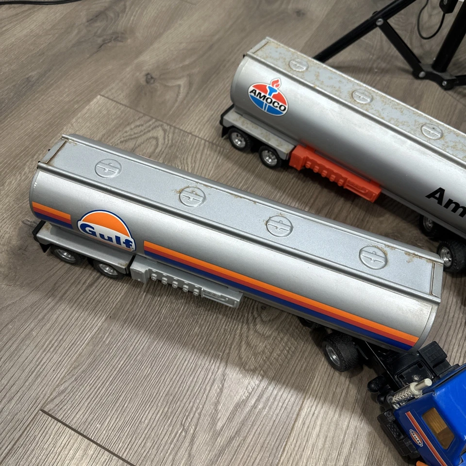 ERTL Pressed Steel Tanker Truck LOT OF 2 1989 Ertl 1/27th 20" Blue Orange Gulf - Image 3 of 4