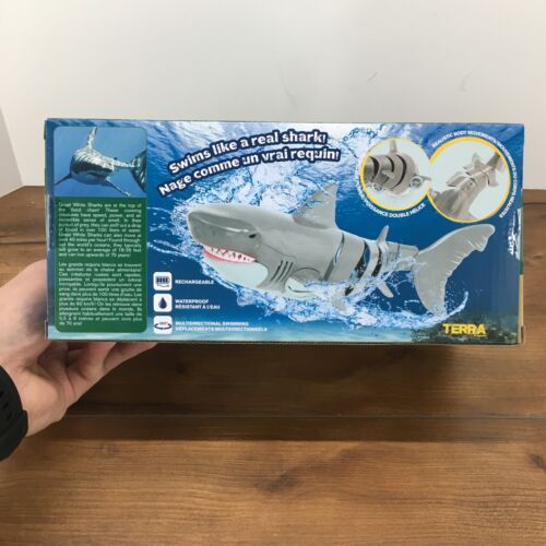 TERRA by Battat Realistic RC Great White Shark New In Box Pool Bath Bathtub Toy - Picture 9 of 18