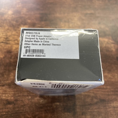 New & Sealed Apple iPod USB Power AC Adapter M9837B/A  - Picture 6 of 6