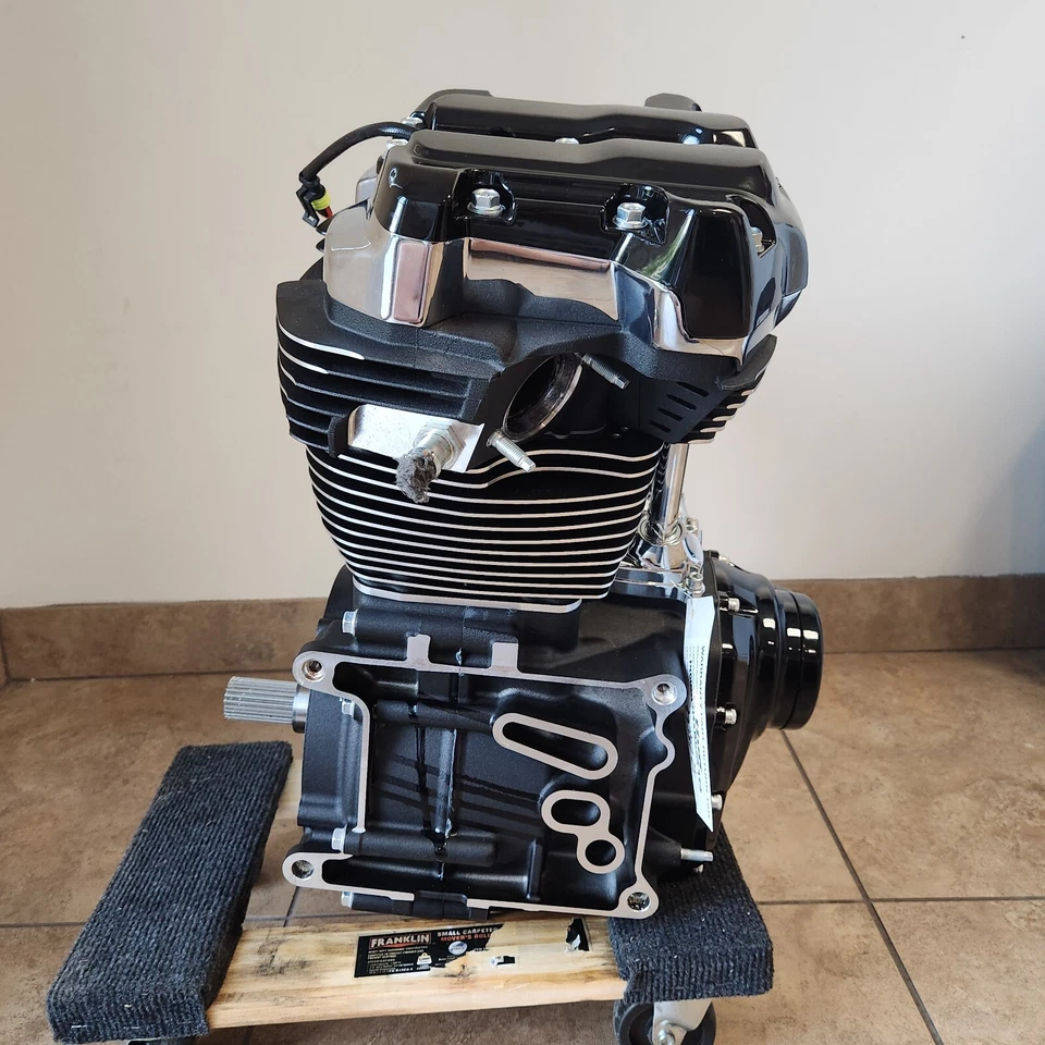 Conjunto de motor Harley-Davidson 2024-2025 Road/Street Glide M8 117Ci 7 millas Foto 4 de 4