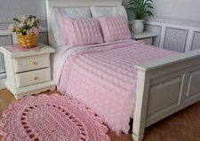 Miniature Dollhouse Pink Bedspread/Comforter/Blanket/Pillows 1:12 Scale 124