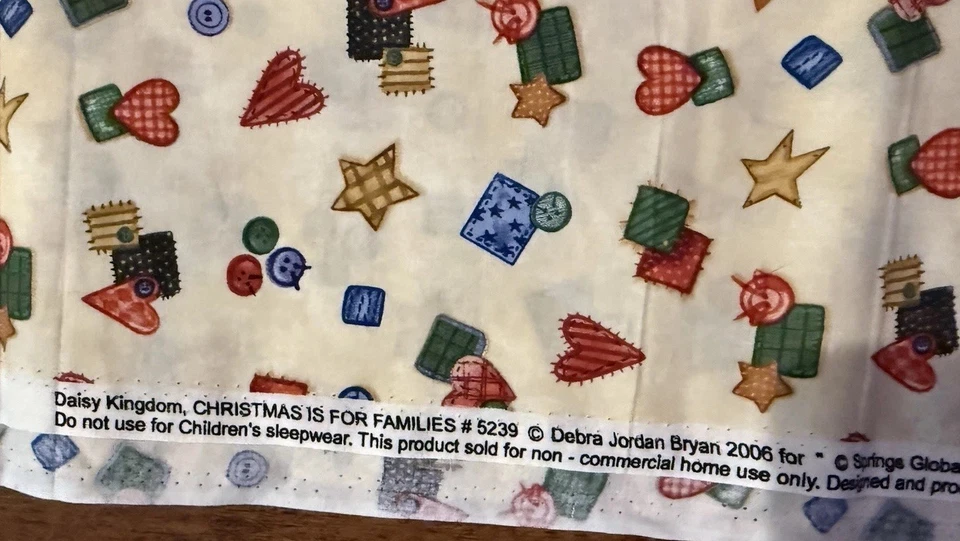 Christmas is for Families by Daisy Kingdom Tela Country Botones Corazones 44” POR COMPRAR Foto 3 de 3