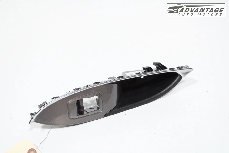 2017-2023 CHEVROLET MALIBU PORTA TRASEIRA ESQUERDA JANELA INTERRUPTOR MOLDURA ACABAMENTO FABRICANTE DE EQUIPAMENTO ORIGINAL - Imagem 2 de 4