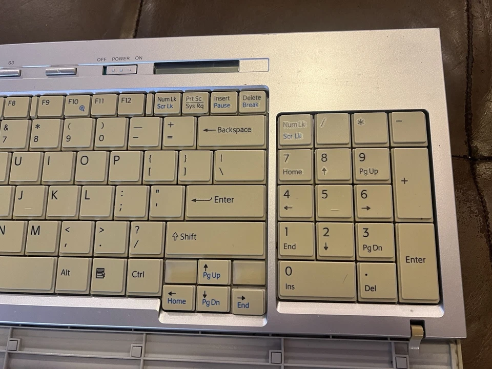 SONY VAIO VGP-WKB5US Series Wireless Keyboard, Silver, For Vintage Vaio Systems - Image 4 of 4