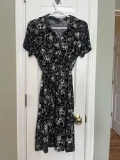Brooks Brothers Natalie Fit Black And White Floral Dress with Belt M