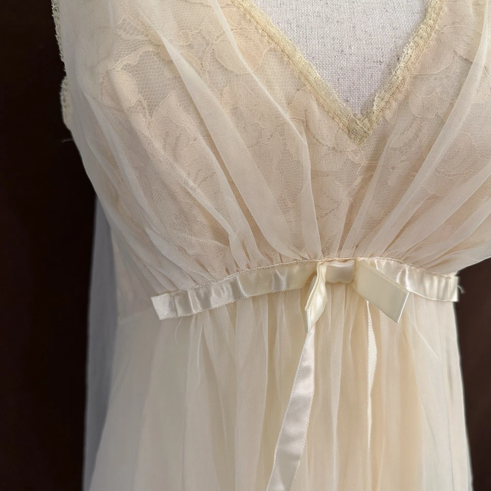 VESTIDO de nailon vintage Vanity Fair de encaje largo sin cordones camisón lencería vestido S marfil Foto 4 de 4