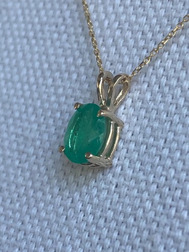 0,8 Karat kolumbianischer natürlicher Smaragd Anhänger, 14 Karat Gold, Kette inklusive - Bild 5 von 9