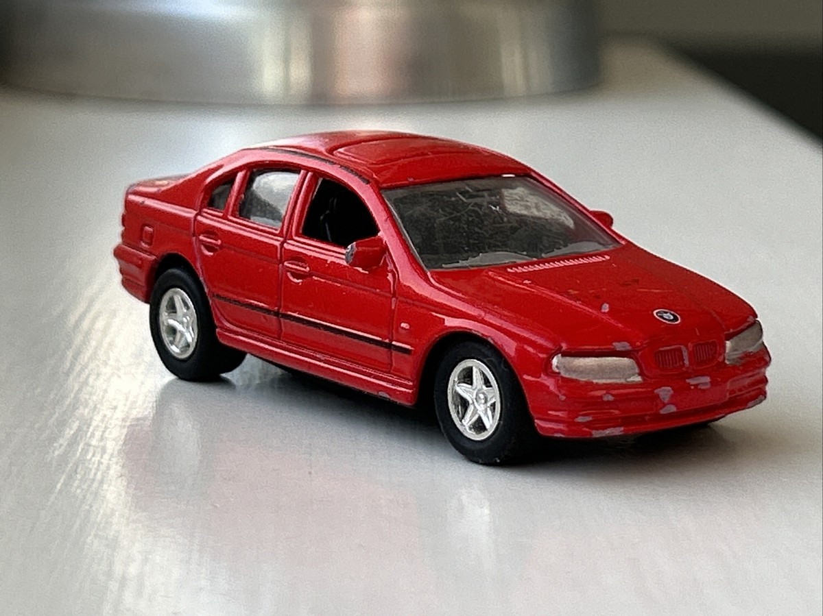 WELLY 8125 BMW 328i (E46) in Red With Pullback Motor Approx 1:64