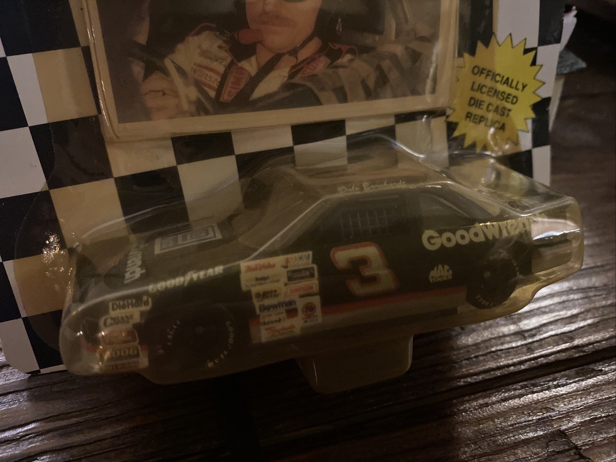 1993 Racing Champions Dale Earnhardt 1:43 Stock Car w/ Collector