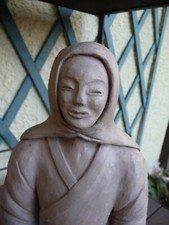 Statue terre cuite femme