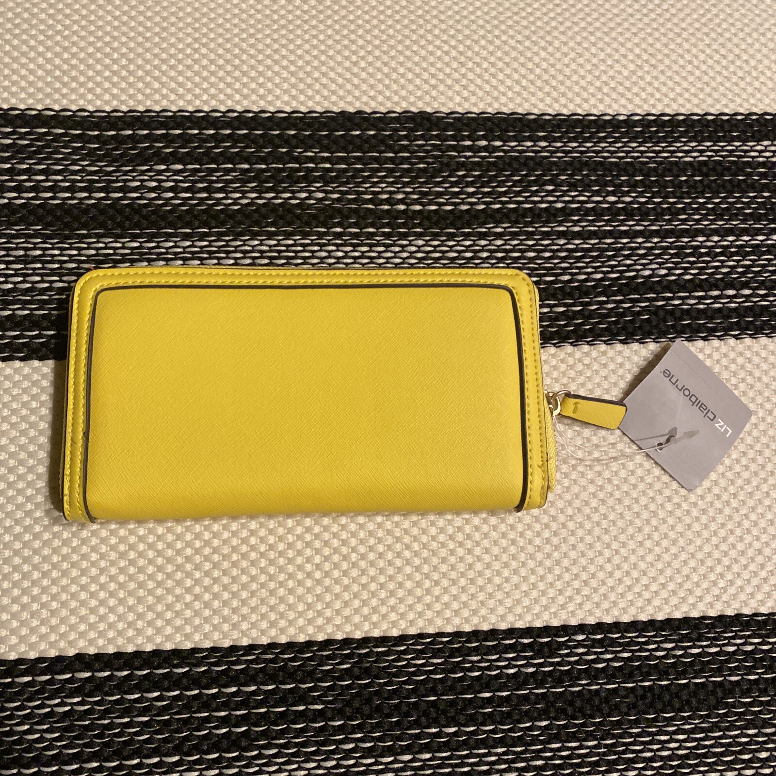 *NWT* Liz Claiborne Medallion Zip Around Yellow Women’s Wallet 8"L x 4