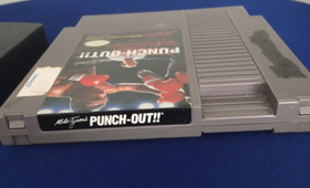 Videojuego de boxeo original Mike Tyson's Punch-Out 1985 para Nintendo NES, hecho en Jap&oacute;n