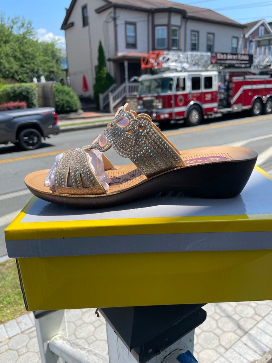 靴 YELLO O2 CRYSTAL EMBLEM SANDALS 靴 YELLO O2 CRYSTAL EMBLEM SANDALS Jello Rhinestone Sandal