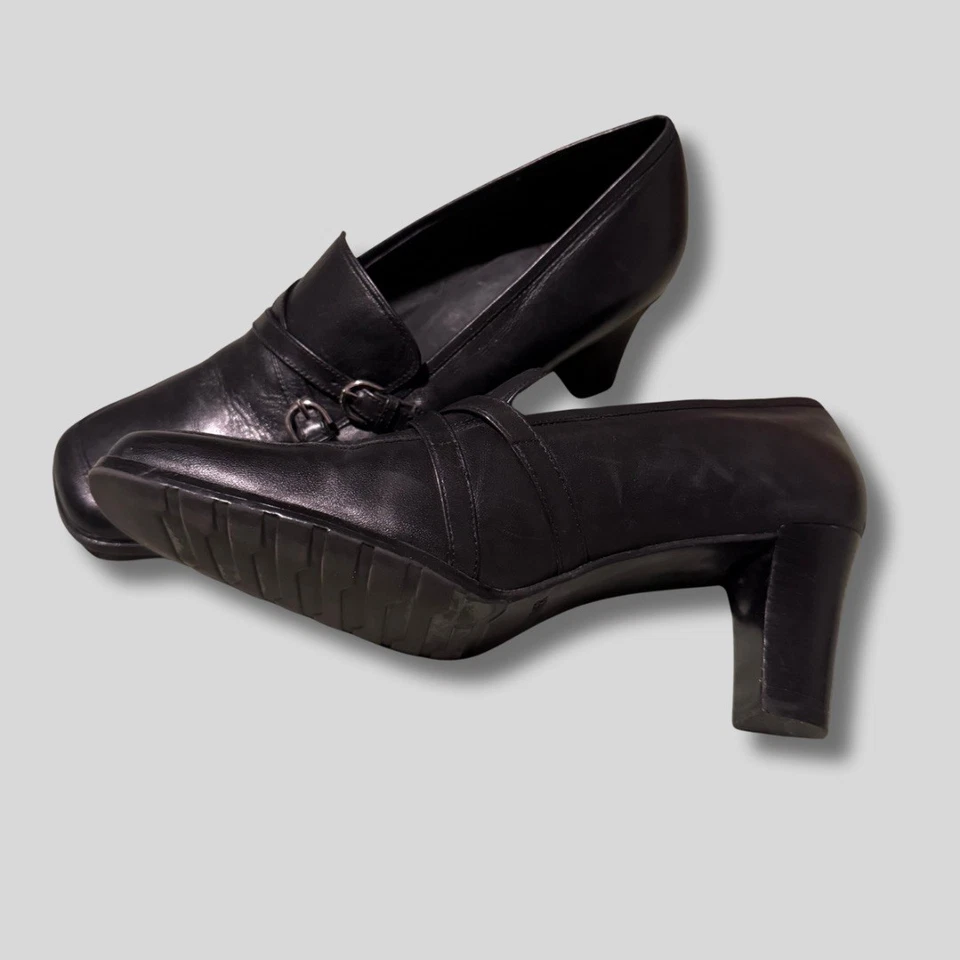 Casual Corner Black Leather Women’s Chunky Heel Size 8 Slip On - Image 2 of 3