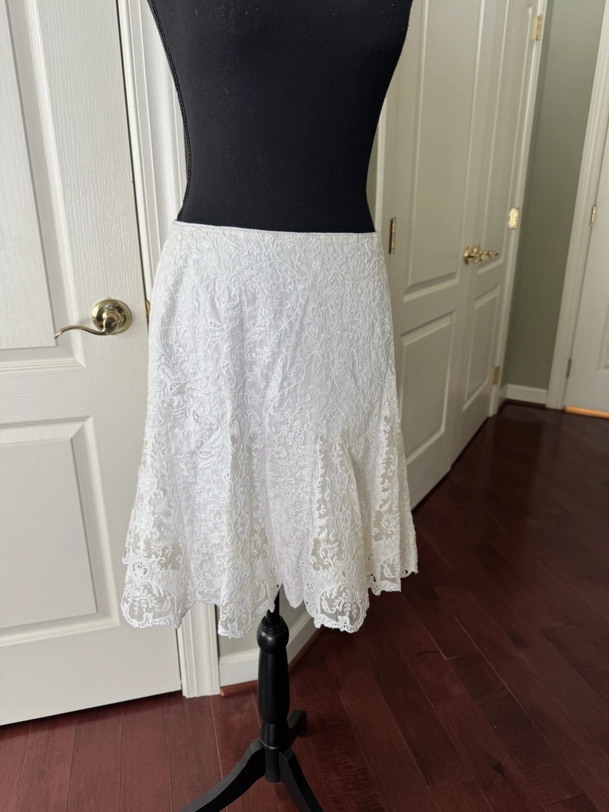 Elie Tahari Women’s Lace Skirt Boho short full panels 21" long eyelet White