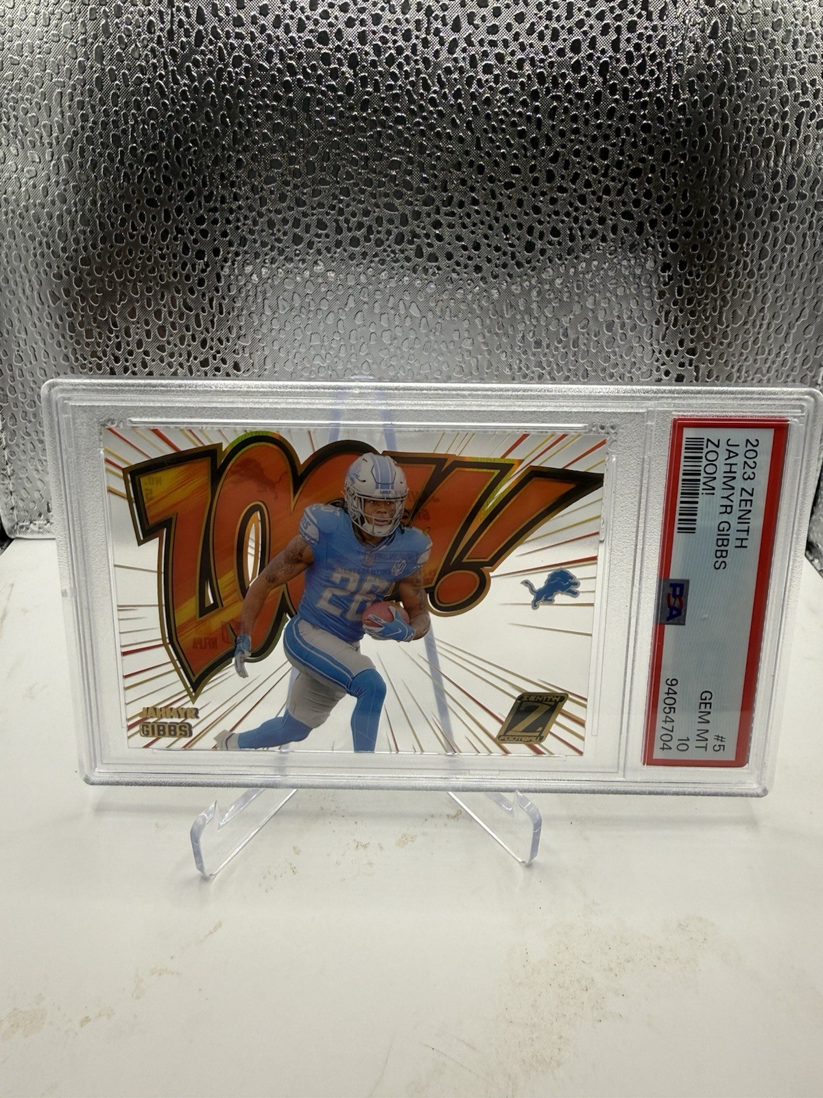 Jahmyr Gibbs 2023 Zenith #5 Zoom! /(SSP) Price Guide - Sports Card