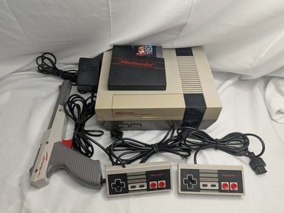 Original Nintendo NES Console w/ 2 Controllers Zapper Light Gun Mario