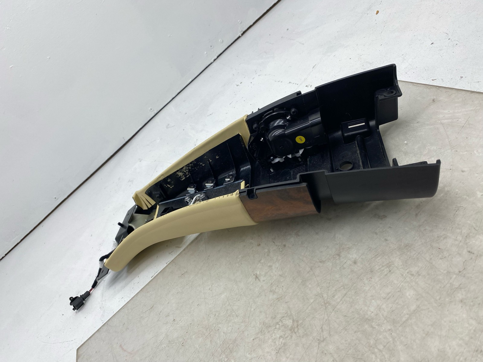 2010-2020 BENTLEY MULSANNE LEFT UPPER B PILLAR TRIM COVER PANEL BEIGE LEATHER