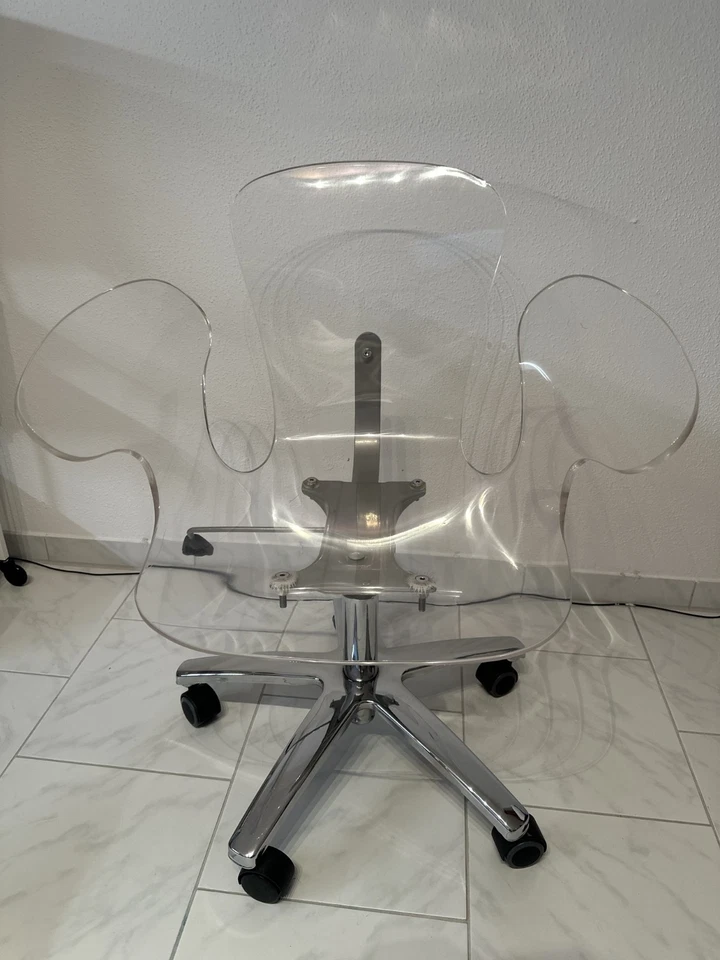 Stylischer Plexiglas Bürostuhl – Drehbar & Höhenverstellbar