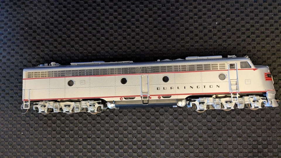 Proto 2000 HO EMD E8 diesel, Burlingon, Runs & pulls great. Nice. - Image 2 of 4