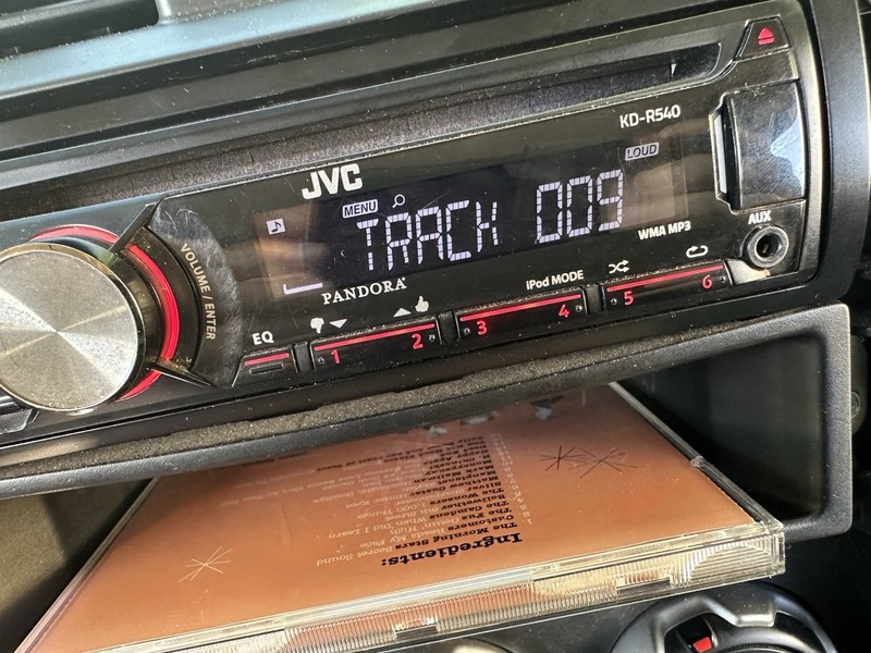 JVC KD-R540 MP3/USB/CD Player In Dash Receiver. Tested. Working. With Remote
