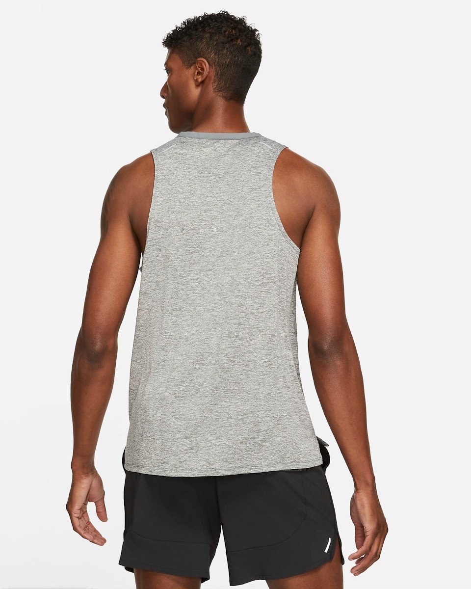 【Sサイズ】NIKE BTC Team Issue Men’s Rise 365 Amazon.com: Nike Men's Dri-FIT Run Division Rise 365 Short Sleeve