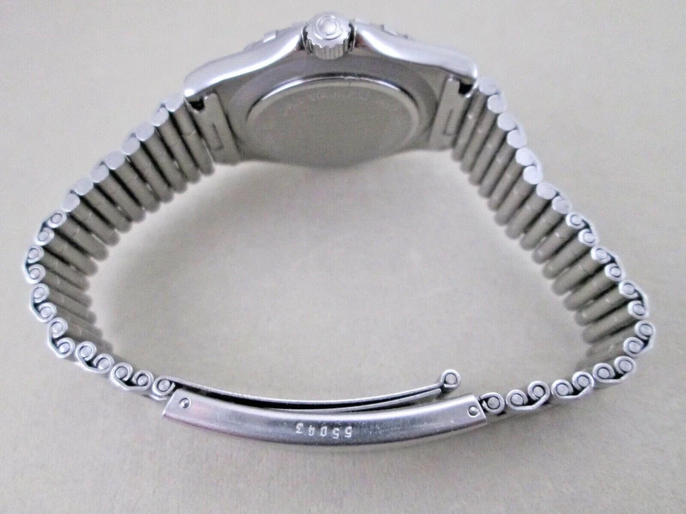 Certina Reloj Dama Día y Fecha Esfera Negra Todo Acero Inoxidable Banda NSA NUEVO EN STOCK Foto 2 de 4