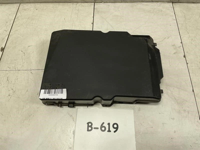 2010 2011 2012 2013 MAZDA 3 CAIXA DE BATERIA SALA DE MÁQUINAS TAMPA SUPERIOR FABRICANTE DE EQUIPAMENTO ORIGINAL+ - Imagem 2 de 4