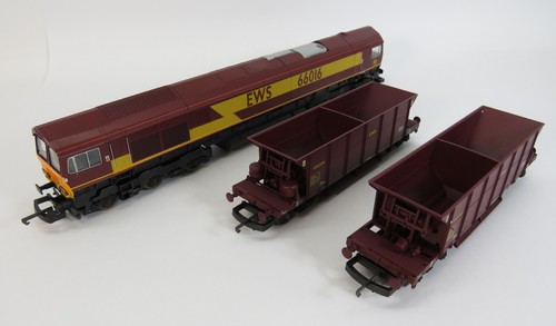 OO Gauge Lima L149967 EWS Set - Class 66 016 Loco + 2x Sealion Wagons - Picture 3 of 6