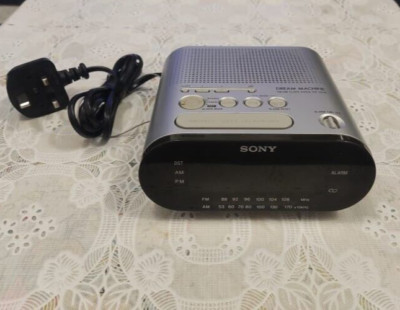* UKW/AM RADIOWECKER SONY ICF-C218.