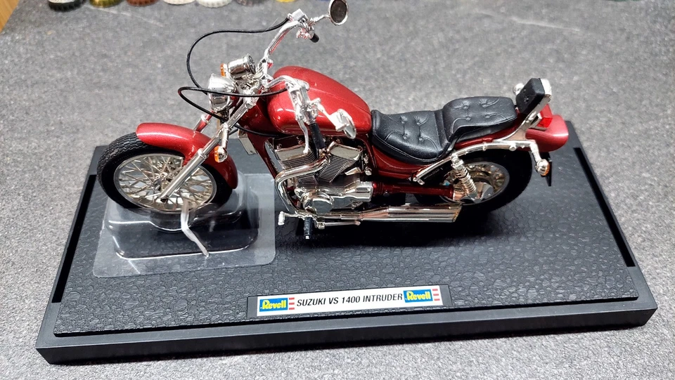 Revellmodell 1:12 SUZUKI VS1400 Intruder - Bild 2 von 4