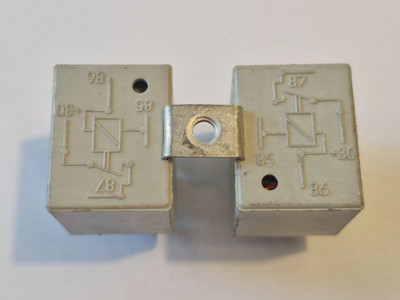 Gebrauchtes Zusatzscheinwerfer Doppel Relais hellgrau BMW original 61321243057