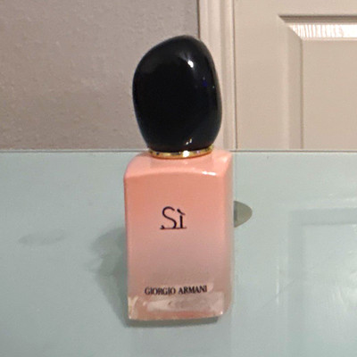 Giorgio Armani Si Eau de Parfum (EDP)      7ml-0.24 FL OZ