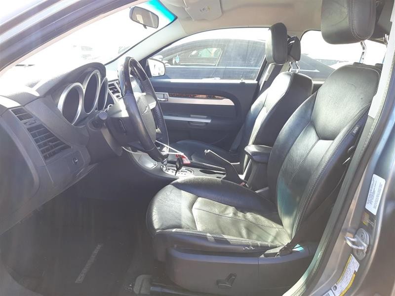 Used Right Tail Light Assembly fits: 2010 Chrysler Sebring Conv lid mounted R. R