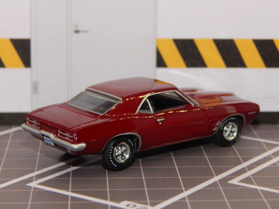 Pontiac Firebird 400 V8 1969 granate cupé diorama réplica 1/64 como nuevo muy buen estado Foto 2 de 4