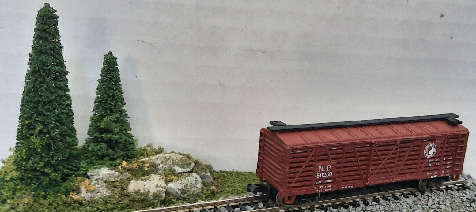 N SCALE ACRYLIC TRAIN DISPLAY CASE 8" SINGLE TRACK NATURAL