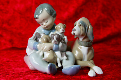 Lladró Spain Porzellanfigur ''New Plamates'''', #5456, Sammlerstück aus Vitrine