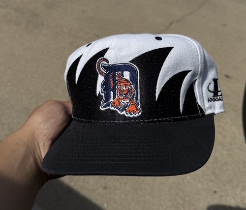 Detroit TigersShark tooth CUSTOM HAT (NOT VINTAGE)