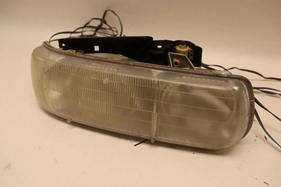 Faro delantero derecho pasajero Chevy Tahoe 2000-2006 OEM Foto 3 de 4