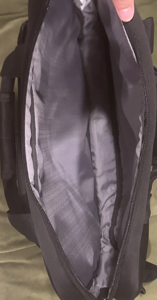 Портфель для ноутбука Samsonite GuardIT черный с красным швом плечевой ремень 15,6 дюйма - Изображение 3 из 4