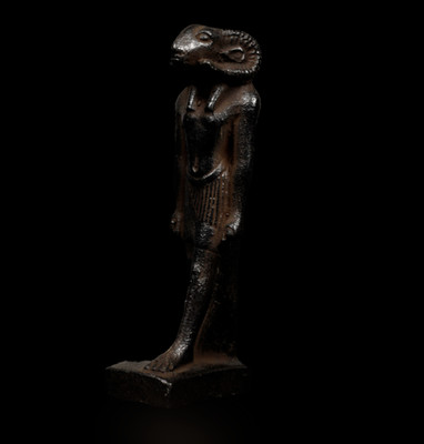 Altägyptische Antiquitäten Gott Khnum stehende Statue Widderkopf Schöpfer Gottheit v. Chr.