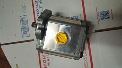 #ad Danfoss 111.20.134.00 Hydraulic Gear Pump SNP2NN 017 JLG 3600242 NOS $379.99