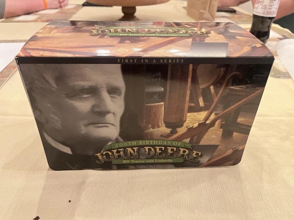 JOHN DEERE 200th Birthday BW Tractor by ERTL in 1/16  SCALE NIB - Image 3 of 4