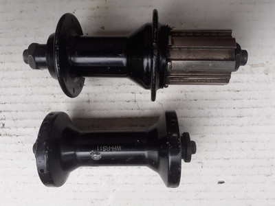 Paar High End Rennrad Laufradnaben gemarkt Shimano Serie WH-RS11