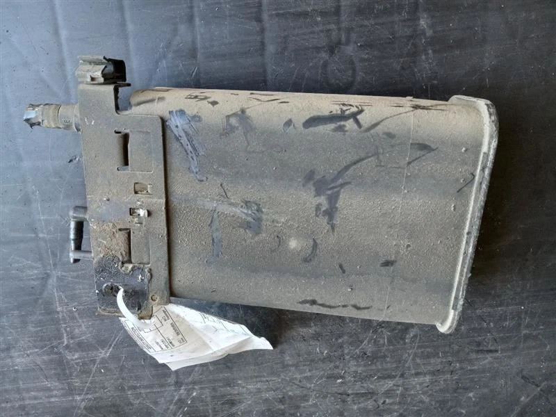 99 00 01 02 03 04 Chevrolet Silverado 1500 bote de vapor de combustible 15759044 Foto 3 de 4