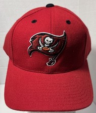 Tampa Bay Buccaneers Red Old School Style Baseball Cap With Plastic Adjustment