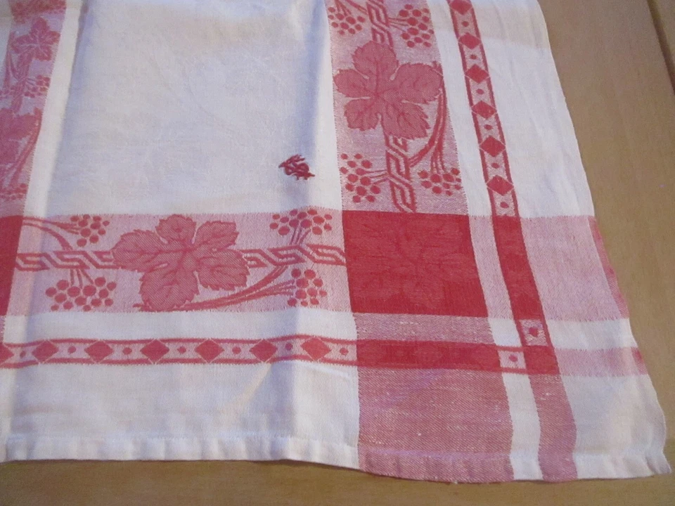 Nappe N°371 ancienne en damassé 144 x 152 cm petit monogramme décor rouge - Photo 2/4