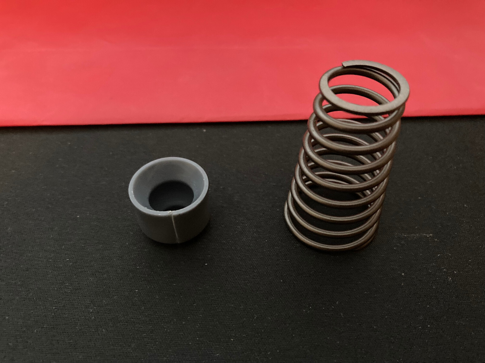 Ferrari Mondial 8,Testarossa, 308-Gts  Ferrari: Gear Shift Gate, spring/bushing.