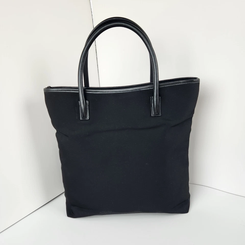 Gucci Bolso Tote Mujer Negro Nylon Minimalista Contemporáneo Tranquilo Lujo Diseñador Foto 2 de 4