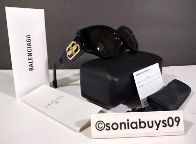 Balenciaga Women display picture 2